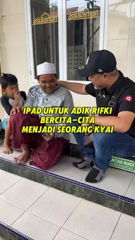 “Hadiah iPad untuk Rifki, yang rajin dan penuh semangat, dengan cita-cita tinggi untuk menjadi seorang kyai. Semoga terus berjuang dan menginspirasi! #sahabatIkhlas #Ikhlasmemberi #ikhlasberbagi 