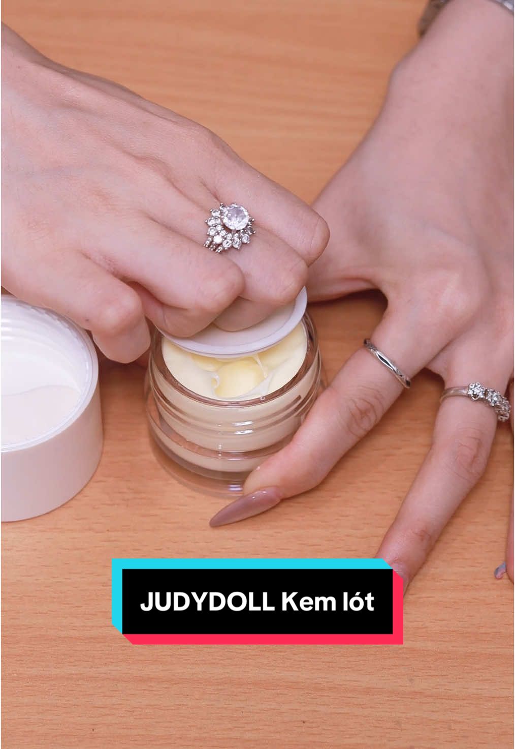 JUDYDOLL Kem lót Judydoll Makeup Base Dưỡng ẩm.#xuhuongtiktok #makeup #myphamnu #lamdeptainha 