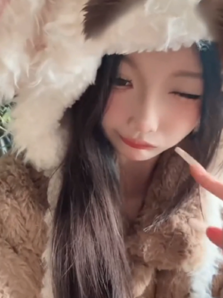 Replying to @kyshcab Here you go: Xiao Kui fanmade video with some of the background music sung by her (edit not done by me) #cute #chinesetiktok #chinese #konoha #girl #douyin #livestream #asiangirl #douyin抖音 #xiaokui #konan