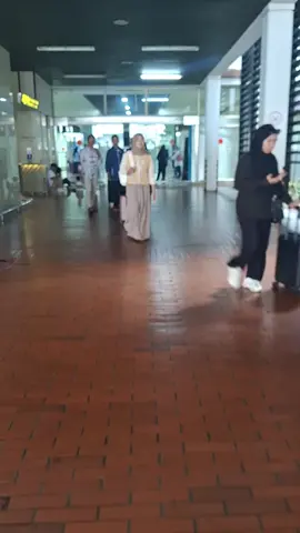 Suasana bandara internasional soekarno hatta tangerang banten di terminal 2#soekarno hatta#air port#pesawat indonesia