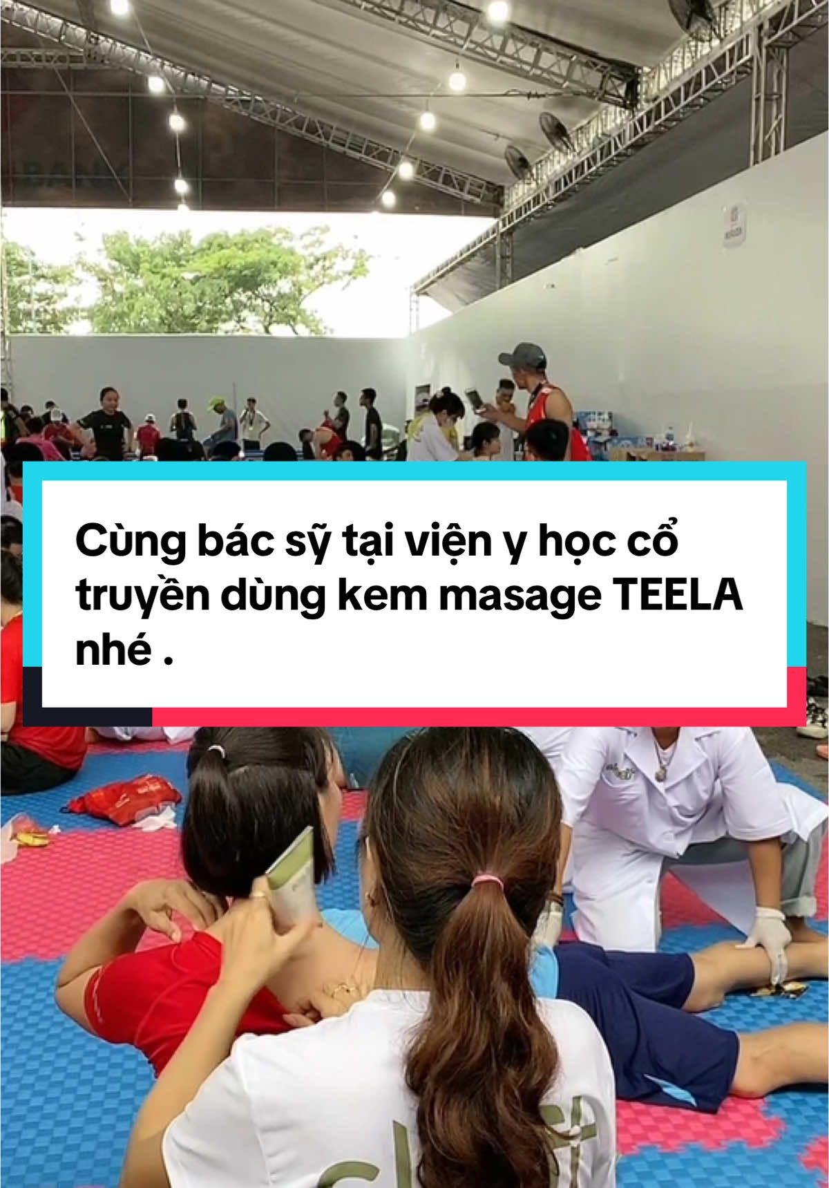 Em Tâm cùng các bác sỹ tại viện y học cổ truyền dùng kem masage cơ xương khớp TEÊLA cho các vận động viên đây ạ ! #Teela #teelamasagexuongkhop #daumoivaigay #thoaihoakhop #daulung #nhiemhankhi #daukhopgoi #boco #cangco 