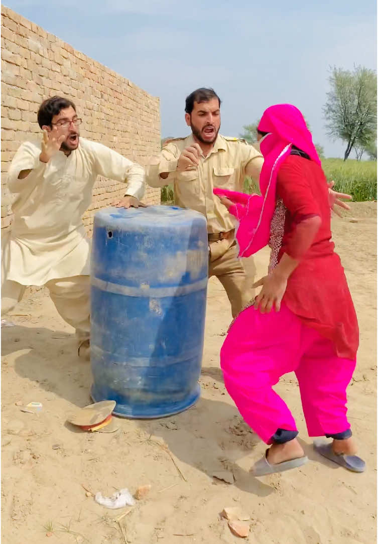 Dulhan ne police man ko dhoka deya?#teamshafqat #shortvedio #fyp #teamshafqatextra #usa_tiktok #unfrezzmyaccount #foryoupage #comedy #shahzadayoub4 #zamzamelectronics 