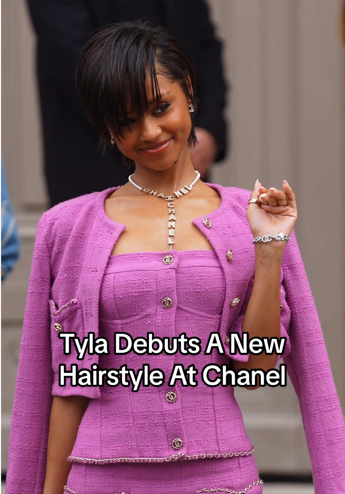 #Spotted: #BritishVogue's March 2025 cover star, #Tyla, arriving at #Chanel's AW25 show. #TikTokFashion
