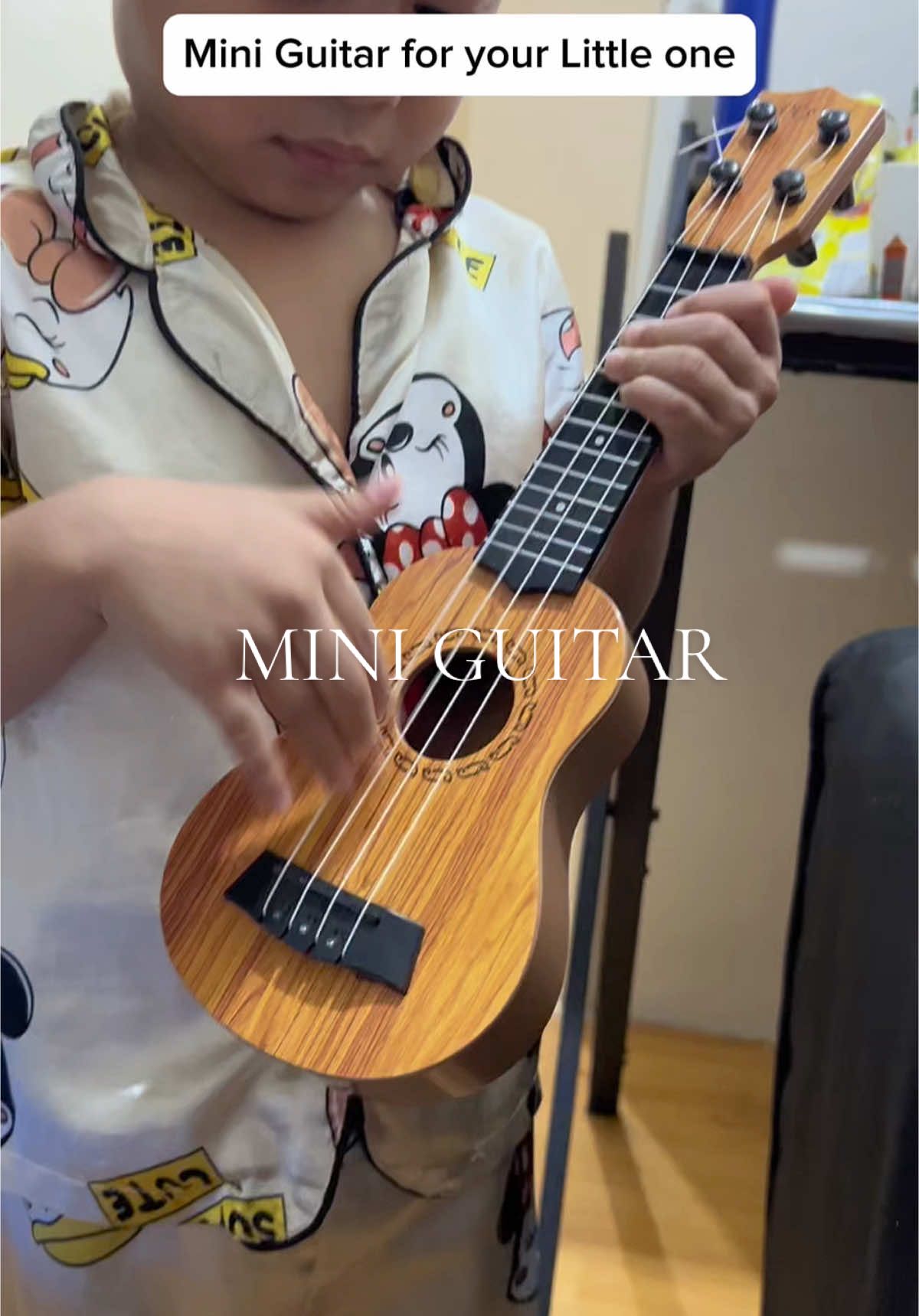 Mini guitar toy. Super cute neto hindi madali maputol ang strings. #miniguitar #ukelele #toyforkids #guitarforkids #guitarforkids 