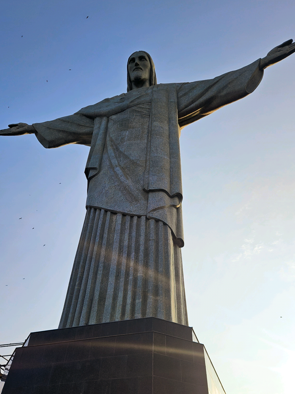 cool!! 🙈 #rio #riodejaneiro #brazil🇧🇷 #cristoredentor #drone #djimavic #Viral #solotravel #sony #ipanema #copacaba #brasilturist #turist #samsunggalaxy #wonderoftheworld #cristoredentor #cristoredentoroficial 
