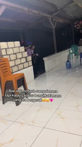 Baru selesai beres” warung,langsung tenangkan pikiran deng lada(Lagu Daerah) Biar lagi mo jauh bagaimana,biar lagi ko si paling suka dengar lagu barat jang lupa identitas🙌🏻💖#papuapride🏝️🔥 #fyppppppppppppppppppppppp #ladaserui #justforfun #indonesiatimur #serui_papua_indonesia #serui 