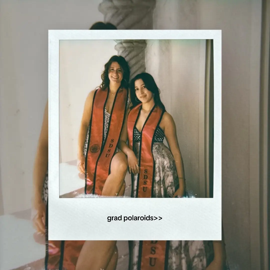 a little take home gift🌷 #seniorpictures #seniorpictures #polaroid #photographer 