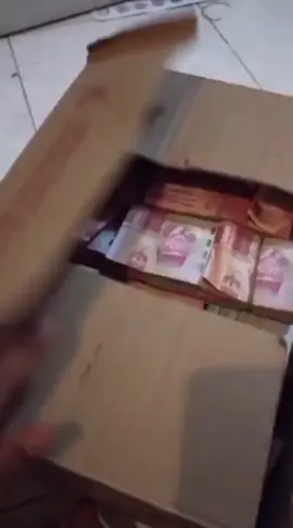 di kardusin dulu uang nya.. buat THR Lebaran...#fyppppppppppppppppppppppp #fyp #fypage #BerkahRamadhan 