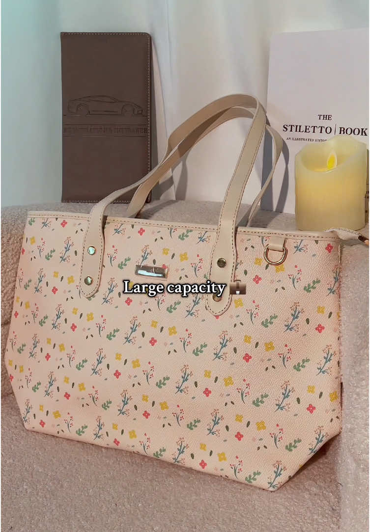 Bag trends for 2025💙🎀 #fashion #fashiontiktok #fashiontips #fyp #fashiontrends#casualstyle#fashiondesigner #outfitinspo #outfitinspiration #fitcheck #bags #fashionbag #designerbags #foryou #handbag #luxuryfashion #luxurybag  #handbagcollection #favorite #handbag #ladies#girls#women #jhx 