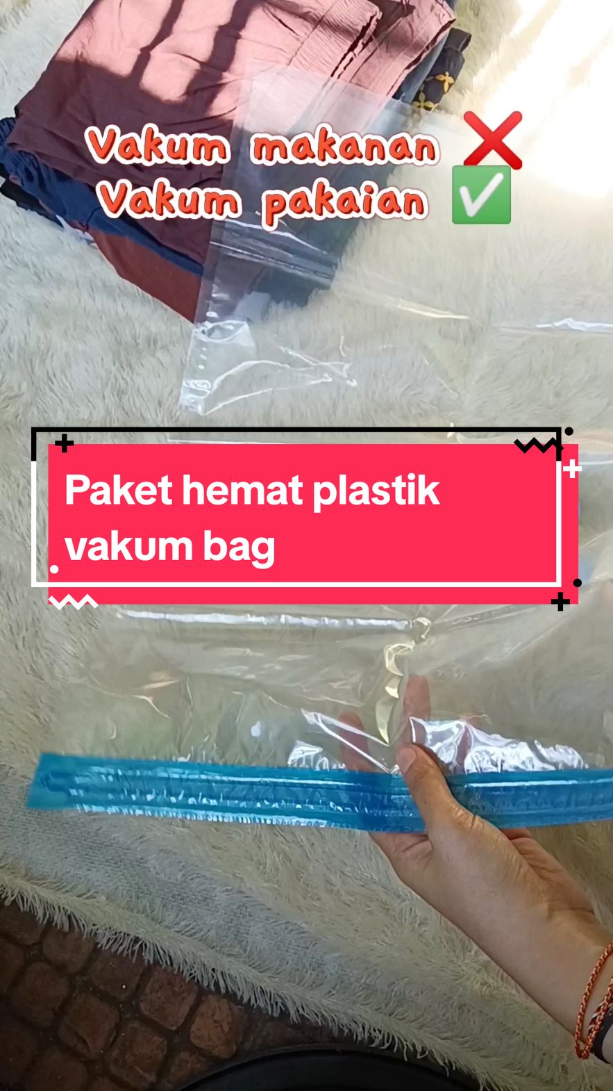 Buruan deh beresin isi lemari baju kalian pake plastik vakum bag ini. beli di keranjang kiri bawah guys ada paket hemat 4 plastik dan 1 pompa manualnya #vacuumbag #plastikvakum #vakumpakaian #travelbag #vacuum 