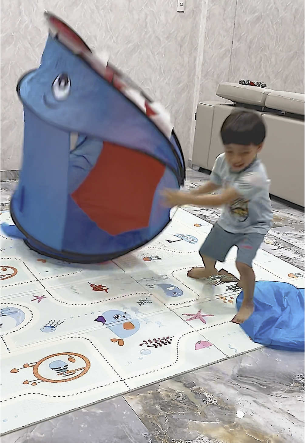 Bocah korban youtube..  Padahal aku minta api unggun sama marshmallow.. tapi dikasi mama api virtual 😞 #camping#tenda#tendaanak#babyshark#tendalipatanak#tendamainanak#tendamainan#tent#campingtents #kids#kidstent