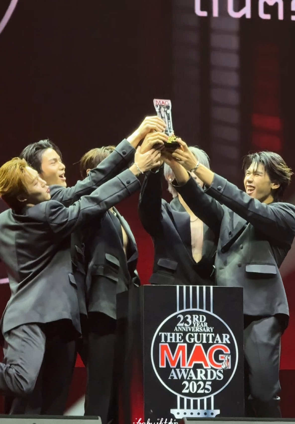 Best Boy Group Of The Year  เก่งกันมากๆๆๆ ยินดีด้วยนะค้าบ🩵🥺ภูมิใจที่เป็นแฟนคลับไลแคน #LYKN #hongshihoshi #nnutdan #williamjkp #tuichayatorn #lego_rapeepong  #TheGuitarMagAwards2025xLYKN