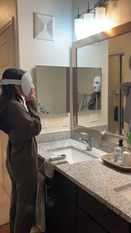 Now this is what we call ‘multi-masking’ 😉 ⁠ ⁠ 📷️: @gabrielacrays⁠ ⁠ #SharkBeautyUK #SharkCryoGlow #CryoGlowJourney