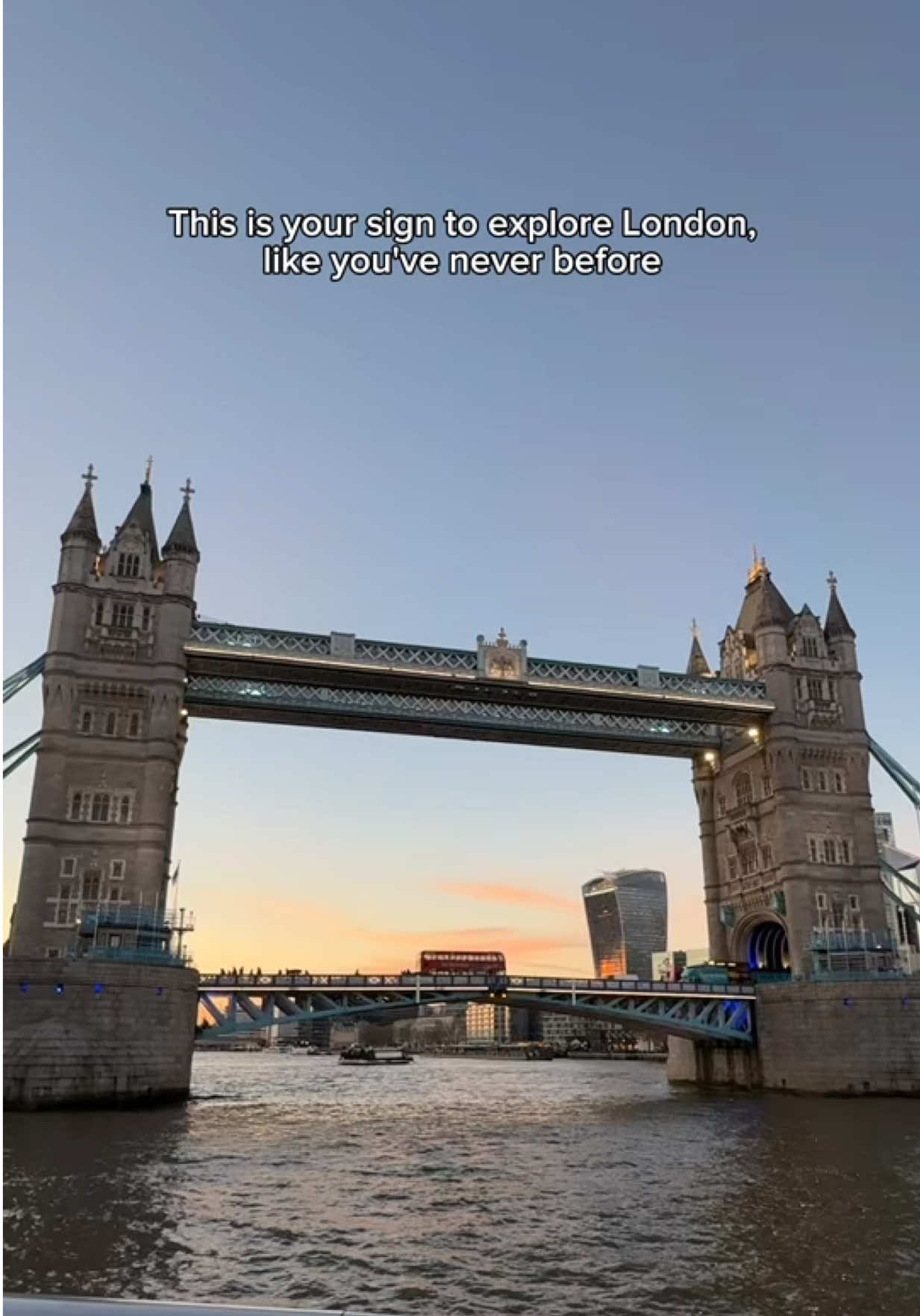This is sign to explore London, like you’ve never before, with undisturbed views of London’s iconic landmarks ✨ Book your tickets today using the link in our bio 🔗