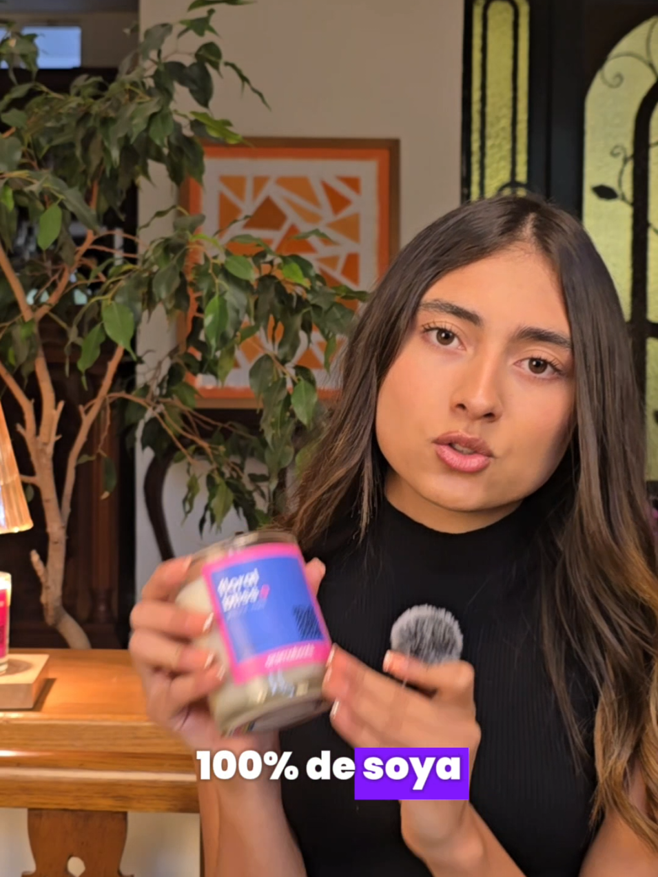 💛 Yo la uso para estudiar, para compartir con mi hermana y para llenar mi espacio de buenas vibras. 🌿 100% cera de soya 🇲🇽 100% mexicana 🎶 Con un QR que te lleva a la música perfecta para cada mood. 🔥 ¿Quieres un ambiente de fiesta? Tienes la playlist ideal. 😌 ¿Prefieres relajarte? Hay un aroma y un beat para eso. 📚 ¿Necesitas concentrarte? También lo tienen cubierto. Descubre todos los aromas y crea tu mood perfecto. Escanea, enciende y siente el beat. 🎶🔥 #velasaromáticas #velasdesoya  #mexicanbrand #fyp 