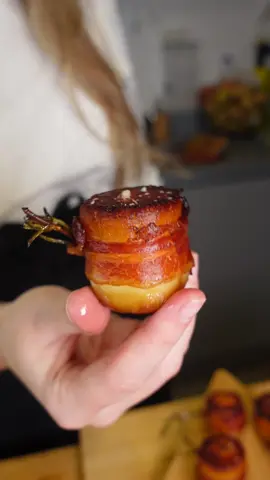 In 3rd place of the BEST POTATOES I’VE EVER MADE is these bacon-wrapped fondants. Get the recipe in The Potato Book or try below 👇 8 maris piper potatoes 8 rashers of pancetta or thin streaky bacon 10 sprigs of Rosemary 6 cloves of garlic 250g clarified salted butter Enough chicken stock to finish covering the spud babies #potatotiktok #potato #carbs #potatoqueen #hungry 
