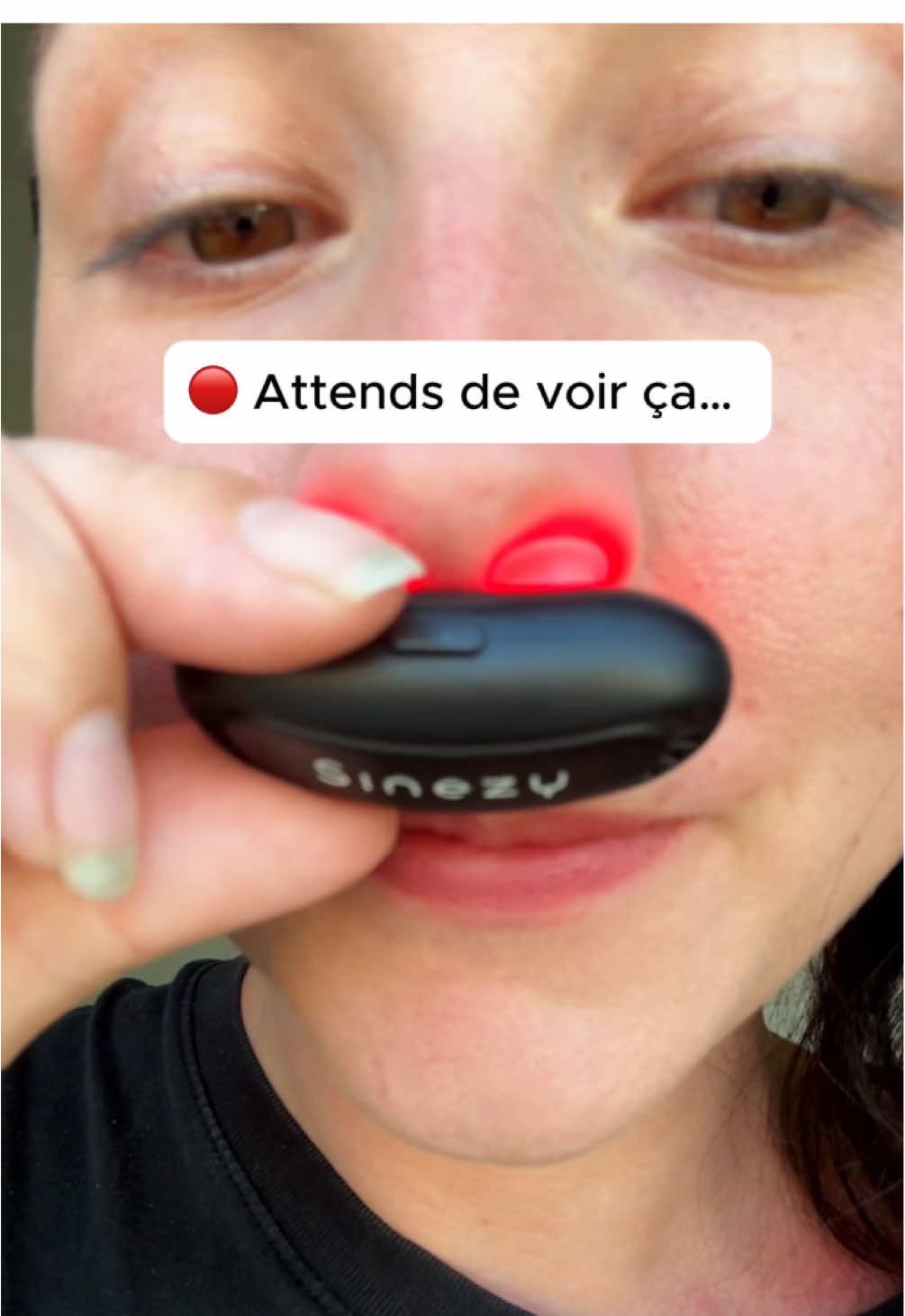 ↓ J’ai réussi à soulager mes allergies aux pollens sans médicament ! Comment ? Grâce à la photothérapie 10 minutes par jour suffisent pour réduire l’inflammation et améliorer mon quotidien. 💡 La lumière rouge et infra-rouge est utilisée en médecine pour : ✅ Diminuer l’inflammation nasale ✅ Réduire la production d’histamine ✅ Soulager les symptômes allergiques Tu connaissais cette méthode ? 🤔 💾 Enregistre ce post si tu souffres d’allergies, de sinusite ou de rhumes chroniques… Ça pourrait bien changer ta vie ! 🚀 #rhume #allergies #remedenaturel #nez #nasal #pollen #sinusite 