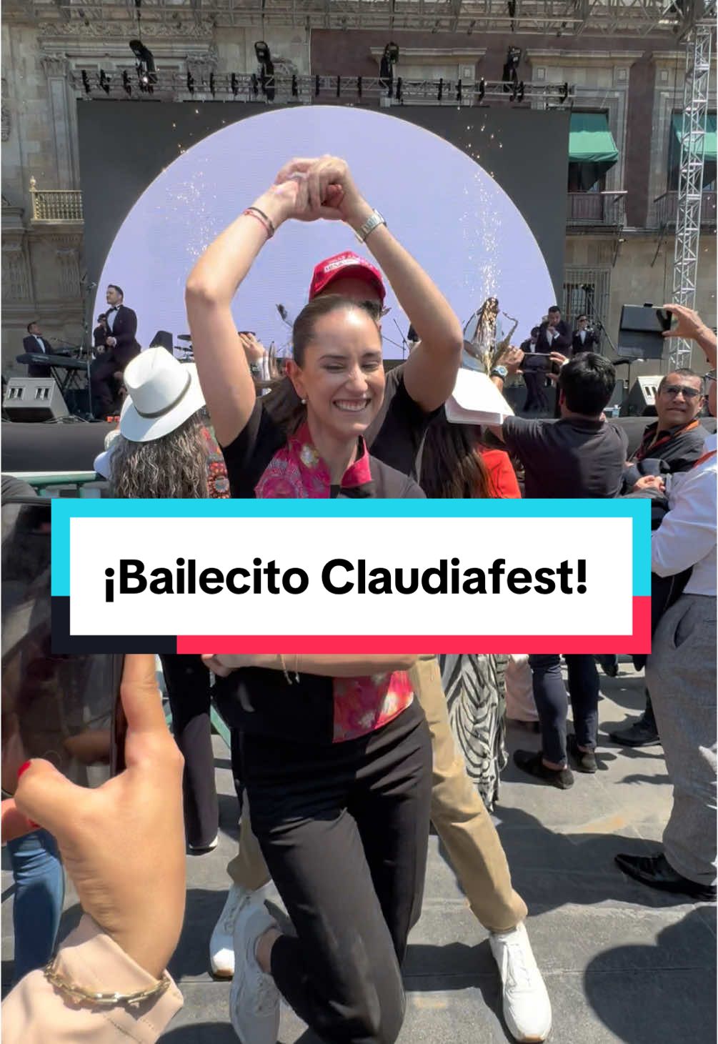 Bailecito presidencial en el Claudiafest. @Claudia Sheinbaum Pardo  Aquí bailando con mi amigo Vadhir Derbez, que se parece mucho a mi amigo @Poncho Gutiérrez  #claudiasheinbaum #presidenta #presonaje #Claudita #parati #pfypシ #palacionacional #