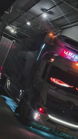 Mode malam🥶 @M18Apparel @M18_karoseri_bak&variasi #hino500 #hino500modifikasi #hino500euro4 #termoking #truckganteng #m18truckworkshop #m18 #freshcarrot #m18apparel 