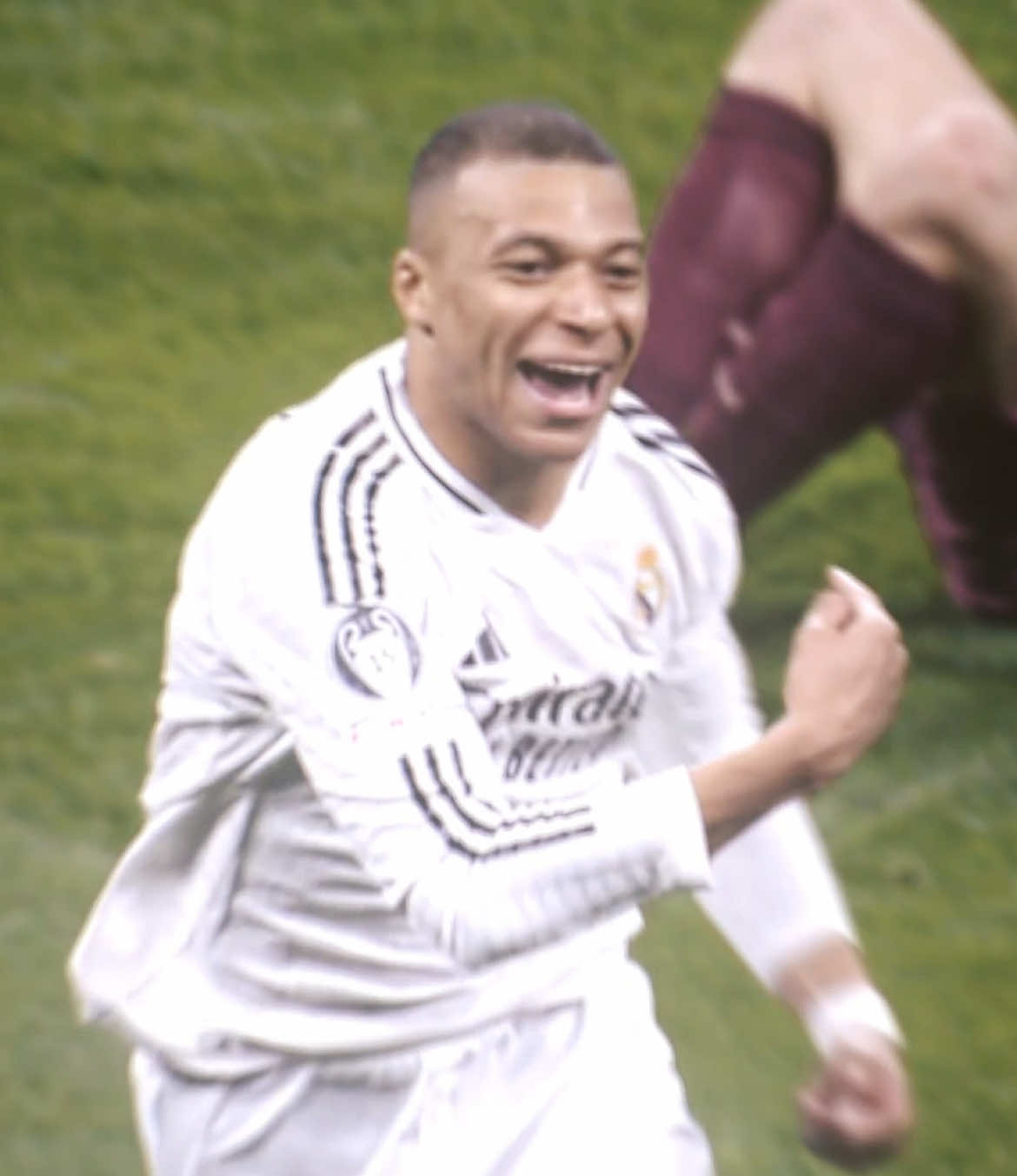 you know your better than this. / ib @Darik #crxftbl #fyp #foryoupagе #goviral #viral #footballedit #football #Soccer #kylianmbappé #mbappe #mbappé #km7 #realmadrid #france #goat #headlock #imogenheap 