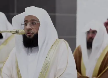 وَمِنَ ٱلنَّاسِ مَن يُعۡجِبُكَ قَوۡلُهُۥ فِي ٱلۡحَيَوٰةِ ٱلدُّنۡيَا وَيُشۡهِدُ ٱللَّهَ عَلَىٰ مَا فِي قَلۡبِهِۦ وَهُوَ أَلَدُّ ٱلۡخِصَامِ  وبعض الناس من المنافقين يعجبك -أيها الرسول- كلامه الفصيح الذي يريد به حظًّا من حظوظ الدنيا لا الآخرة، ويحلف مستشهدًا بالله على ما في قلبه من محبة الإسلام، وفي هذا غاية الجرأة على الله، وهو شديد العداوة والخصومة للإسلام والمسلمين. . . . . . .  من سورة البقرة    بصوت فضيلة الشيخ #بدر_التركي #الحرم_المكي  جميع الحقوق تعود الى وكالة شؤون الائمة والمؤذنين#foryou #foryoupag #viral #fyp 