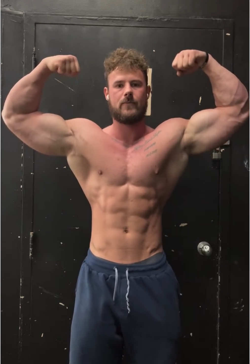 Check out the amazing classic bodybuilder Ben Halvorson 💪🏼 . . . . . #Bodybuilder #Beef #Homme #Uomo #Homem #Man #Muscle #Muscled #Muscles #Gym #Hulk #Beard #BeardedMen #Biceps #Pecs #Chest #Swole #Gains #Hench #Arms #Bodybuilding #GymLife #GymBro #Big