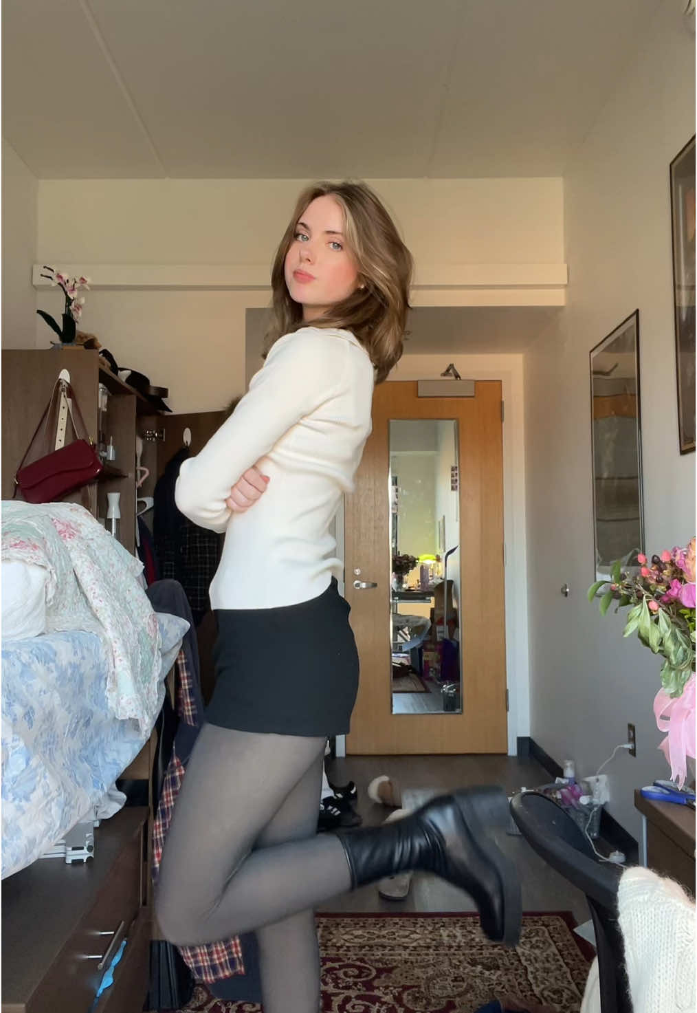 fit to go to my club #buisinesscasual #OOTD #bananarepublic #brandymelville #stevemadden #fashion 