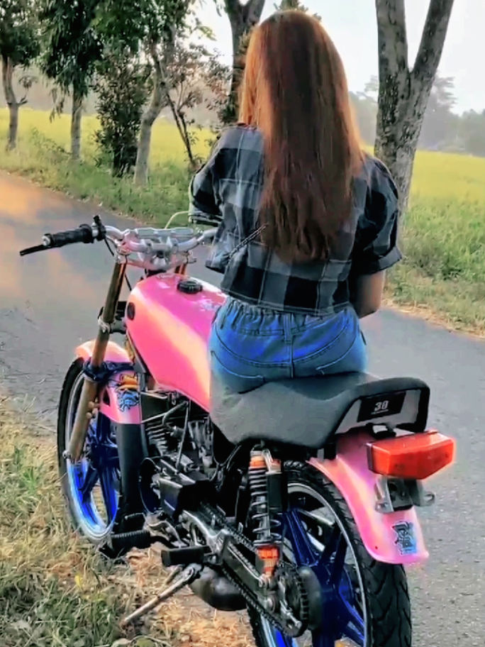 Si Pinky🩷 #viralrxking #rxkingnusantara #2takloversindonesia #2takmenolakpunah #twostroke #ramadanpenuhberkah #rxseries135 #rxseries135 #raturxking #ramadanpenuhberkah #rxseries135 #raturxking #queenrxking135cc #cewekrxking #gadisrxking✌️ #2stroke #rxking135cc #twostroke 