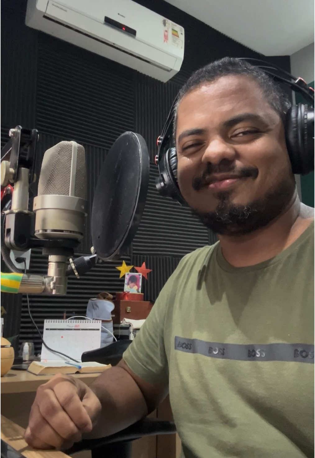 Locutor, estúdio profissional, qualidade, agilidade e entrega rápida!  WhatsApp 99 9 9126 5994.  Uma voz marcante, no tom que você precisar! Wildo Santos - Voz com identidade! 