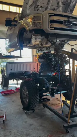 The Costs of Replacing an Engine: Short Block vs. Long Block vs. Service Engine Assembly #ford #f250 #f350 #powerstroke #mechanic #fordtech #flyingwrenches 