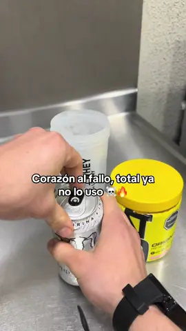 Ahora no puedo dormir XD  #monster #monsterenergy #preworkout #preentreno #c4 #gymbro #suplementos #myth #creatine #preworkworkout #gymmotivation #c4energy #corazon #musculo #muscle 