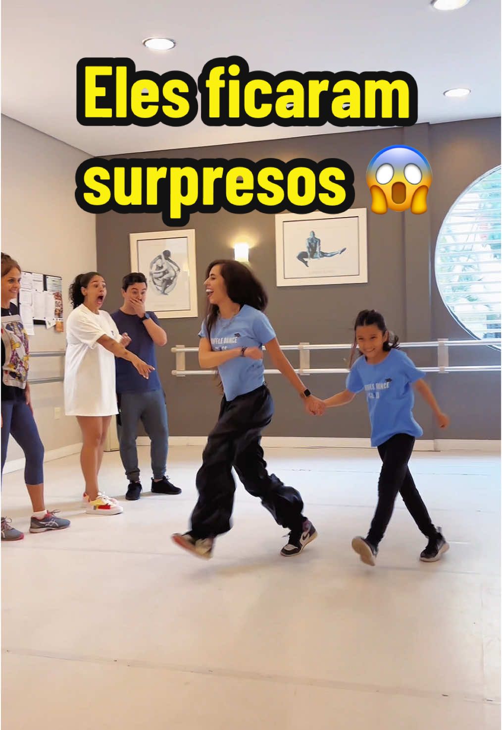 Walking Dance 😂 dançando e andando! Teria coragem? #dance #dancechallenge #shuffle #shuffledance #passinho #engracado 