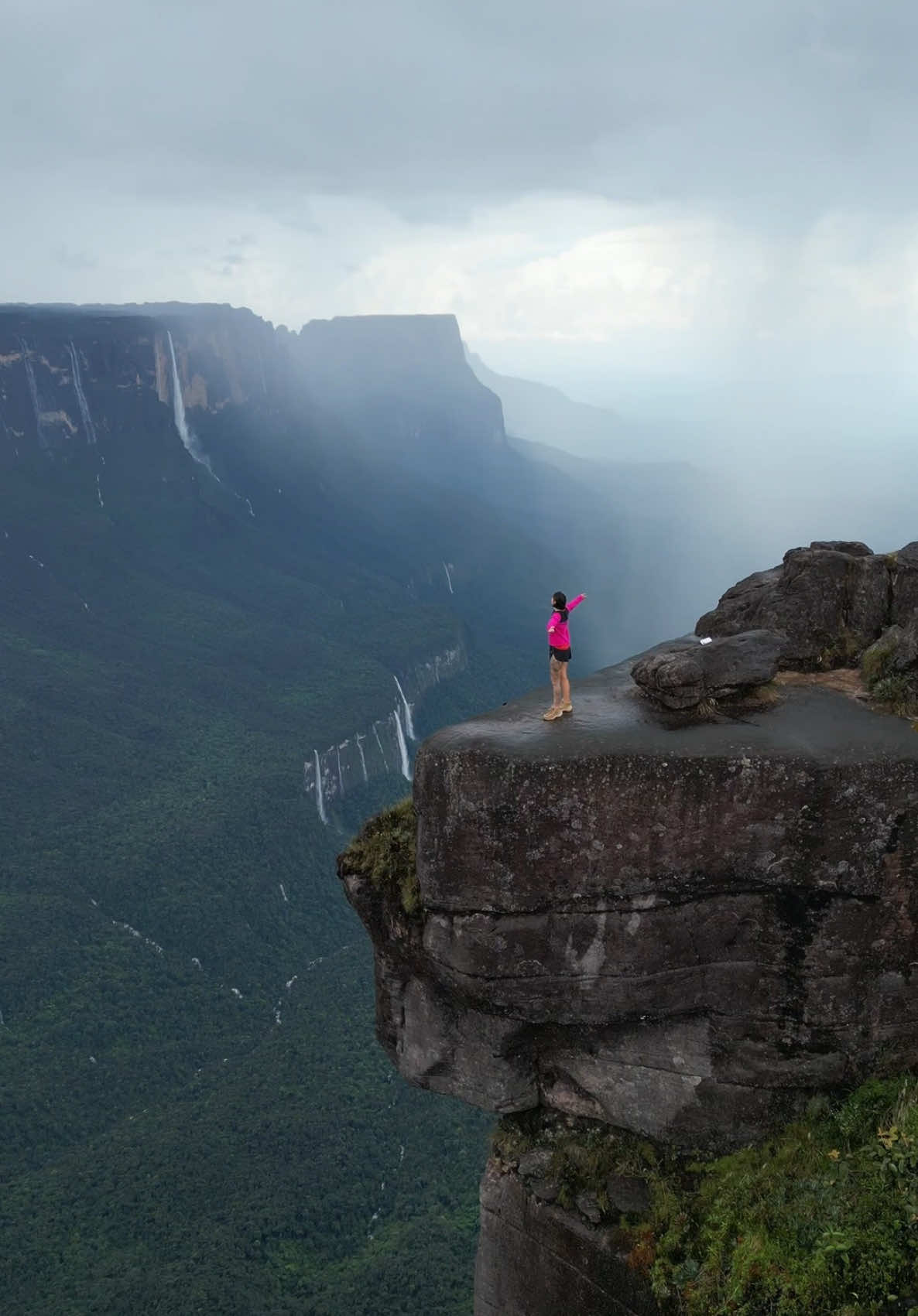 Impossível não se apaixonar por essa grandiosidade, La Ventana - Monte Roraima #monteroraima #ven 