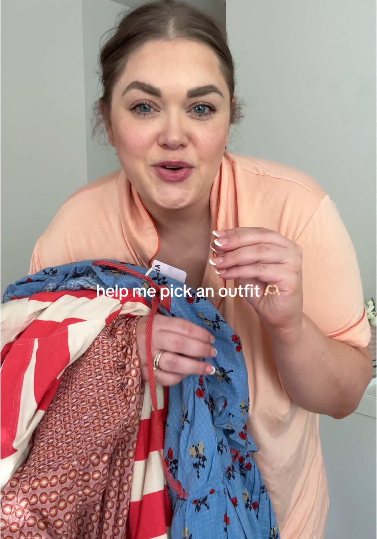 help me out because I’m literally so self conscious lately and I’m trying to get back to being a confident queen okay thanks 🫶🏻 #outfitideas #whattowear #plussizeoutfits #freepeople 