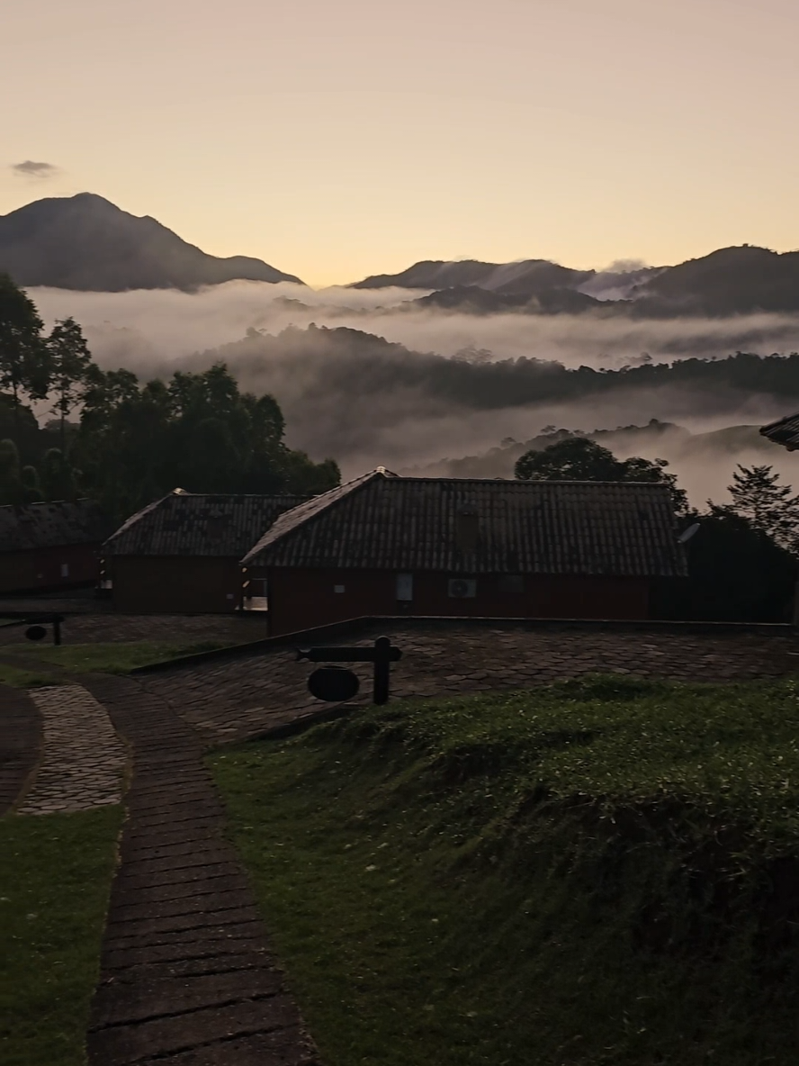E esse espetáculo mais conhecido como amanhecer 😍 #viagem #trip #travel #serra #hospedagem #dicas #achadinhos #amanhecer 