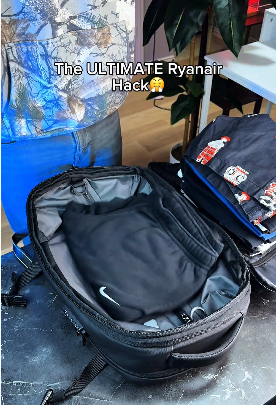 Checked bags🤢Carry-Ons🤩 #travel #packing #travelbag #travelhacks goodbye to bulky luggage, This travel backpack with a vacuum-sealed compartment is an absolute must for frequent flyers and travel lovers, Perfect for easy packing and keeping your essentials organised, it's the ultimate bag for all your travel hacks, No more worries about checking in bags— this is the clever way to pack