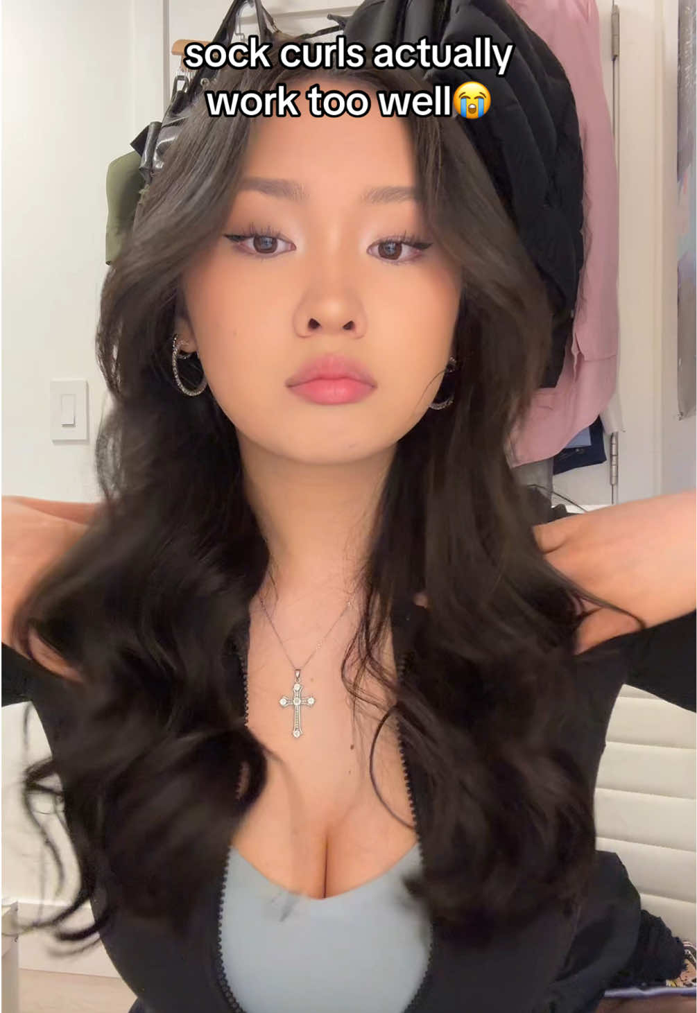 u WILL see me do this when going out😭🙏🏻 #heatlesscurls #heat less hairstyles #heatlesshair #sockcurls #hair #hairtutorial #girlhood #relatable 