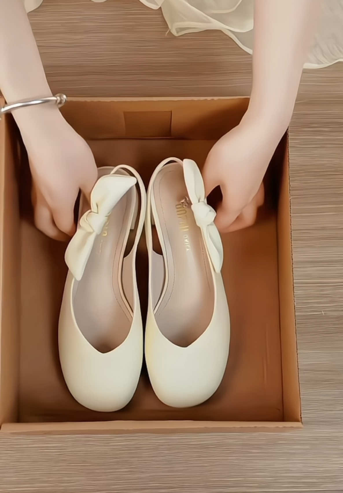 Giày hở gót phối nơ da mềm đế dẻo #giaynu #giaybupbenu #giaynuthoitrang #giayxinh #giaydep #xuhuong 