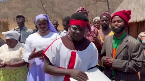 #Happybirthdaytoyouyowee #yoweee #happybirthday #zimbabwetiktok🇿🇼🇿🇼🇿🇼🇿🇼 #zambiantiktok🇿🇲 #mamavee #djrabaaz #viral_video ##viralvideos 