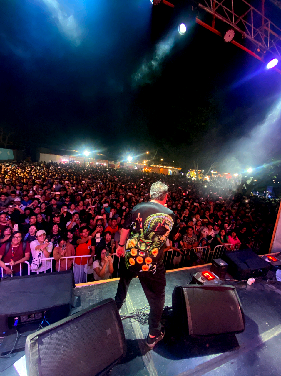 Disfrutamos de un domingo increíble junto al maestro Adrián Barba, que nos lleno de alegría y diversión con las mejores canciones de nuestra infancia. 🎉 @Adrián Barba  #fanfest #fanfest2025 #adrianbarba #universoakita #akitaproducciones #spirit #dreamworks  #nomerendire  #opening 