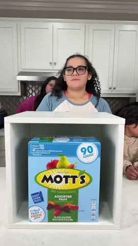 Yes or No challenge #yesorno #yesornochallenge #familygames #familygamenight #crocs #motts #fyp