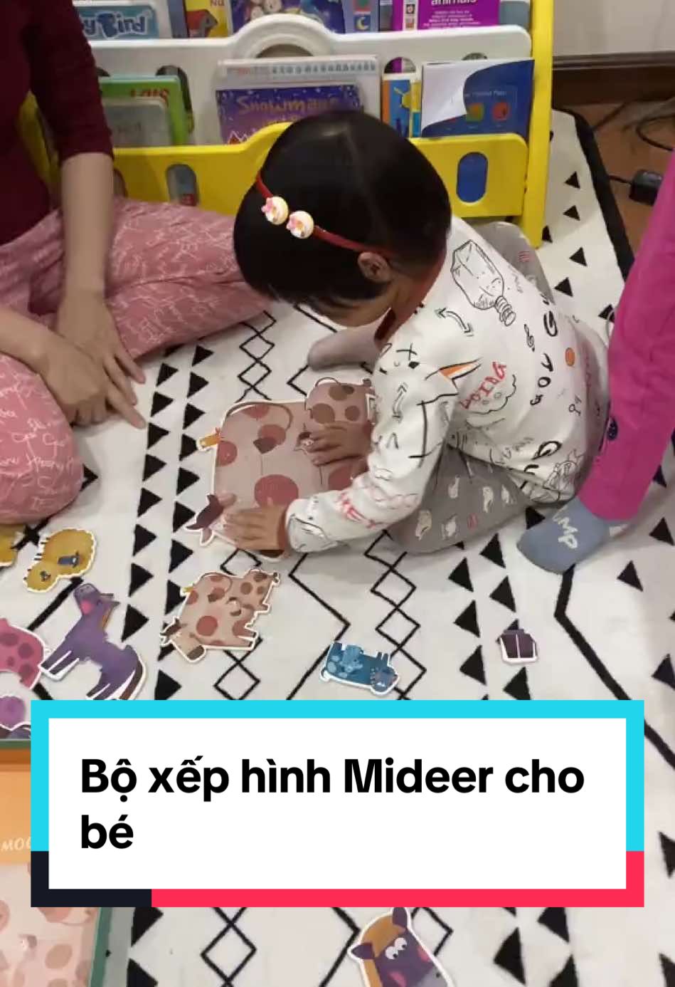 Bộ ghép hình giúp phát triển trí tuệ cho bé, cực kỳ bền luôn. Các mẹ tham khảo nha #mehien2con #mevabe #dochoi #dochoichobe #dochoithongminh 