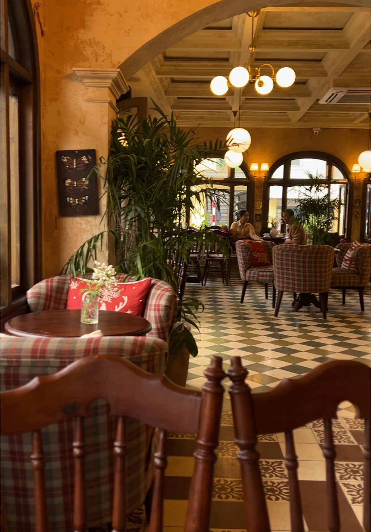 Ad đang ở Cafe điện báo. Có bạn  đi quay chụp ko nè #cafedienbao 