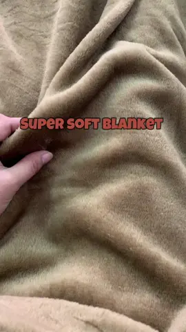 Super Soft blanket that can make your cold night warm and cozy🥰 #softblanket #microfiber #softcoralfleeceblanket #cozyandcomfy #homecozy 
