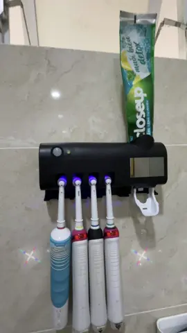 Máy khử trùng bàn chải thông minh an toàn tiết kiệm#maykhukhuan #may#bonhakemdanhrang #meexushop #xuhuong #x 