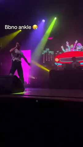 @bbno$ Hope you’re ok #bbnos #bbnomoney #minneapolis 