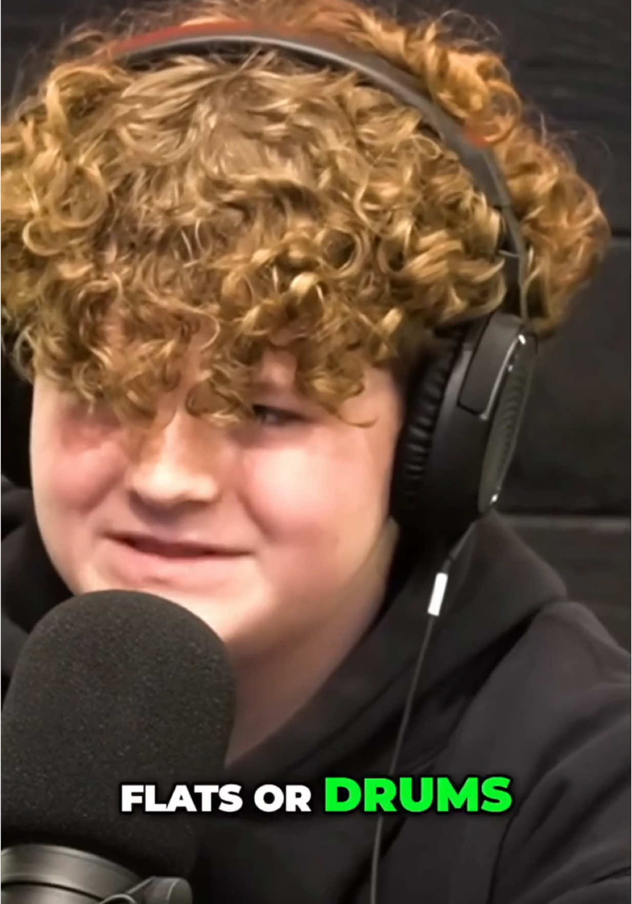 What’s your favorite type of wings? 🍗🔥 @MDFoodieBoyz #h3 #h3podcast #h3show #ethanklein #ethankleinh3 #FoodTok #foodreviews 