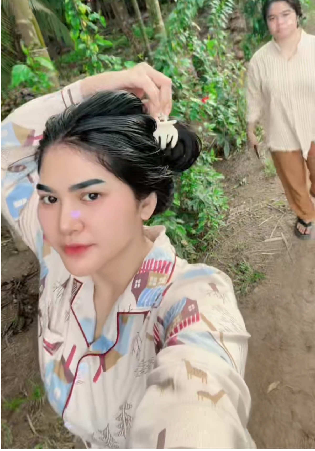 kuli kebun 🚶🏻‍♀️🚶🏻‍♀️ #fyp #fypシ゚viral #fypシ゚ #tanjabtimur #kampunglaut #tanjungsolok #gadisdesa #kualajambi #kuli 