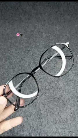 kacamata minus 😍🖤🤏🏻#kacamataminus #kacamata #glases #kacamatafashion #kacamataviral #kacamatadaily #kacamatamurah #kacamatakekinian #fypシ #fyp #fypage #fypage #fypシ゚viral #viral #fyppppppppppppppppppppppp 