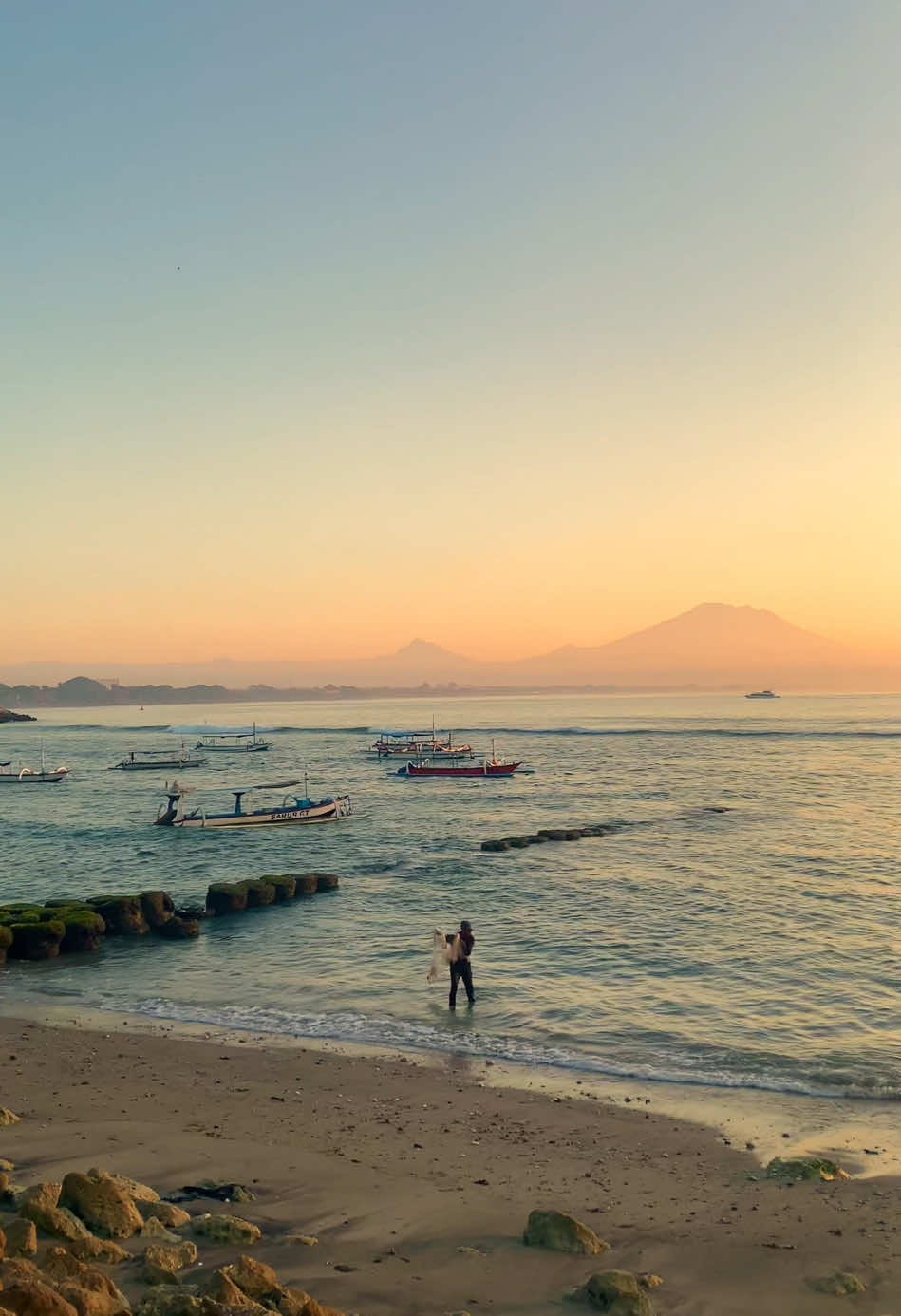 S’pagi dunia #sunrise #pantai #mertasari #matahariterbit #denapasar #virral #virralvideo #fyp #fypage #fyppppppppppppppppppppppp ##fypツ #fypシ゚viral🖤tiktok 